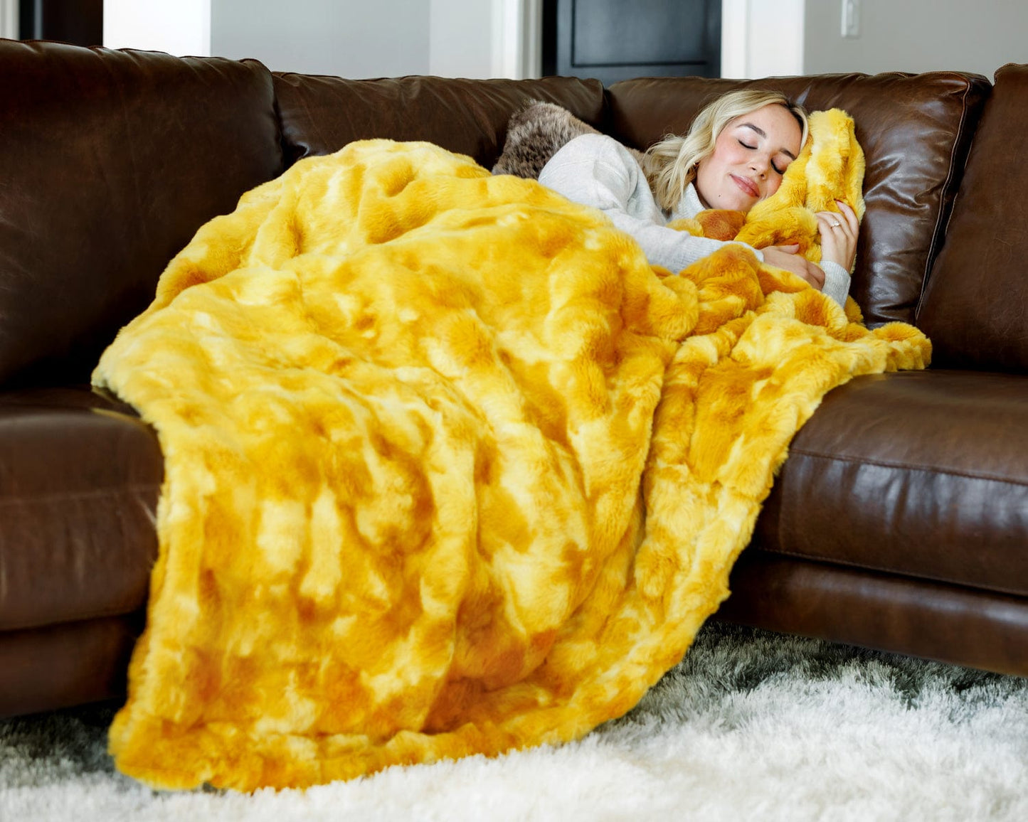 Luxury Blanket JulesRoche Plush Yellow Softness Premium Cloud Amber