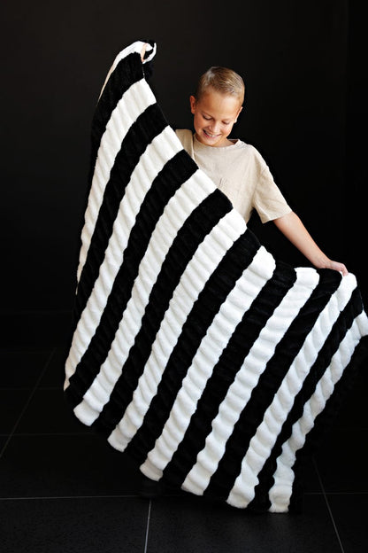 Cozy Blanket JulesRoche Stylish Stripes Hugs Black Licorice