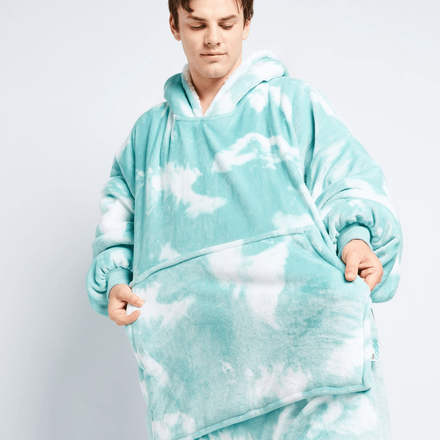 Oversized Hoodie JulesRoche Large Sherpa Fleece Blanket Hoodie Model