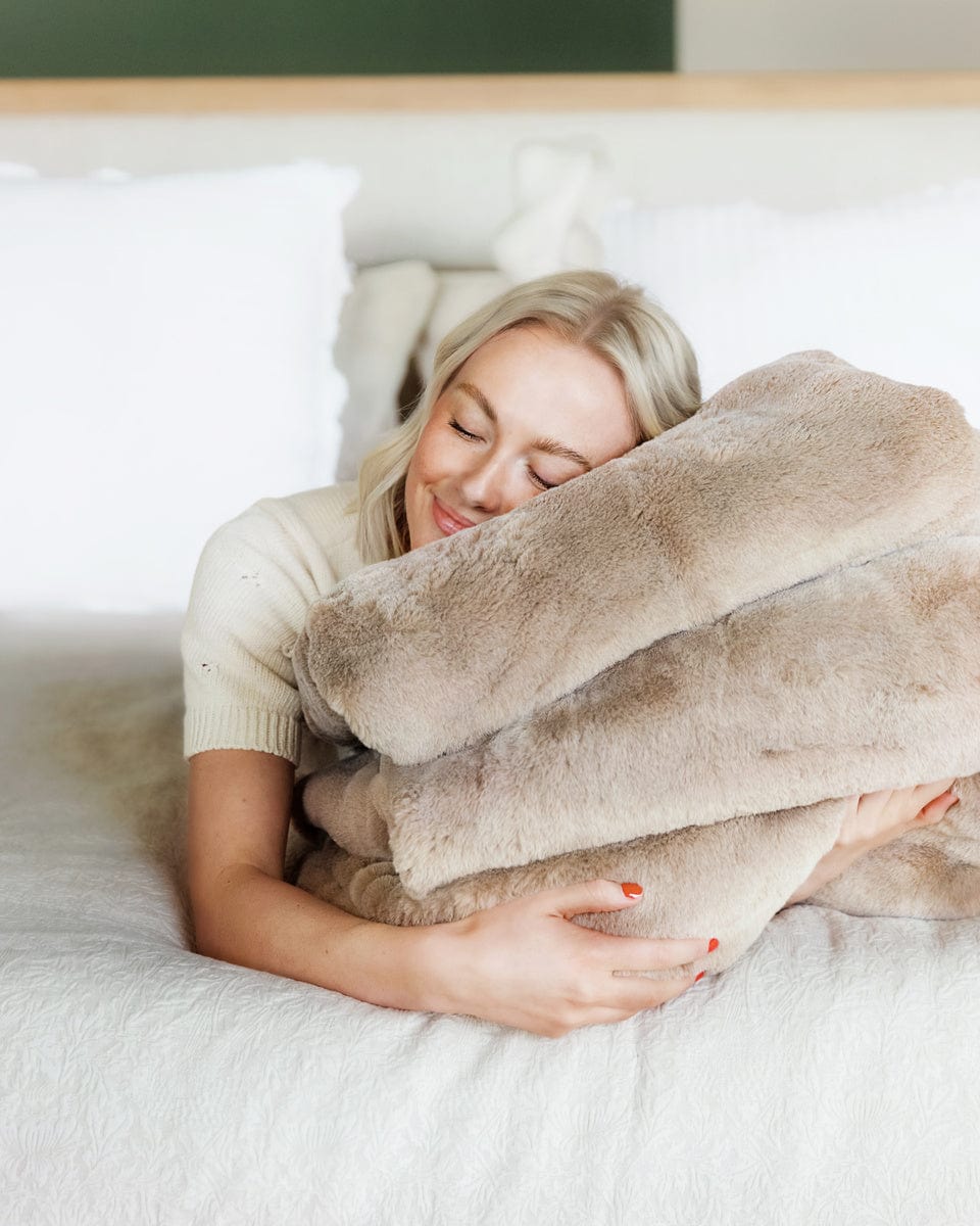 Faux Fur Blanket JulesRoche Cozy Frosted Caramel Design